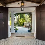 Stylish Private With Pool Near Carvoeira, Algarve וילה