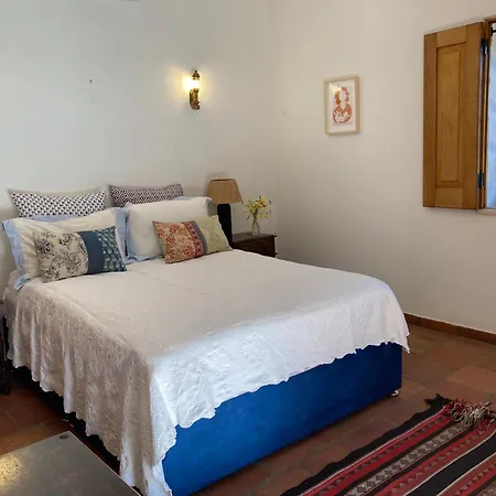 Stylish Private With Pool Near Carvoeira, Algarve לגואה