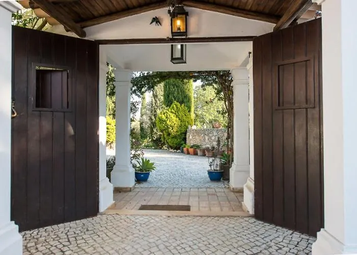 Stylish Private With Pool Near Carvoeira, Algarve 别墅